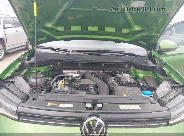 3VVVC7B23SM076303 2025 VOLKSWAGEN TAOS Green Вид ззаду