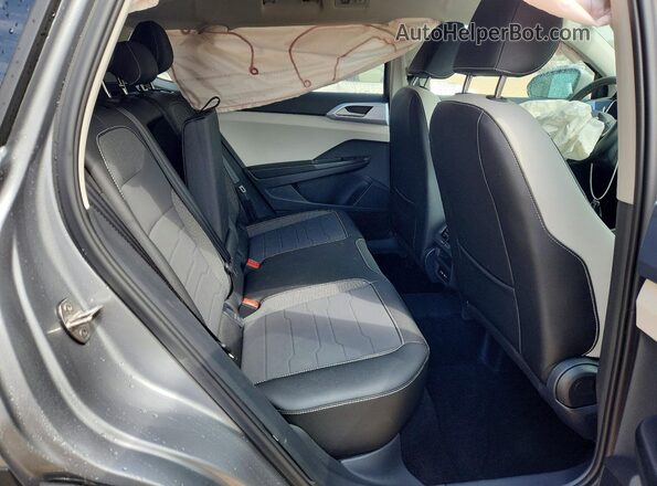 3VVVC7B24TM000574 2026 VOLKSWAGEN TAOS Silver Vista interior trasera