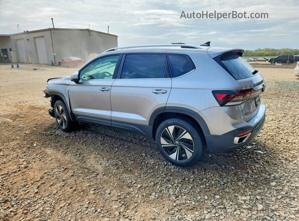 3VVVC7B24TM000574 2026 VOLKSWAGEN TAOS Silver Trasero izquierdo