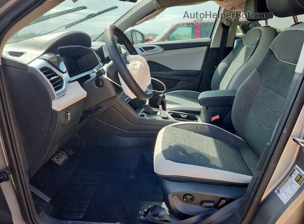 3VVVC7B24TM000574 2026 VOLKSWAGEN TAOS Silver Vista interior delantera