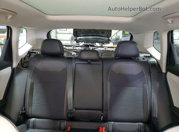 3VVVC7B29SM080789 2025 VOLKSWAGEN TAOS Silver Widok tylnych siedzeń