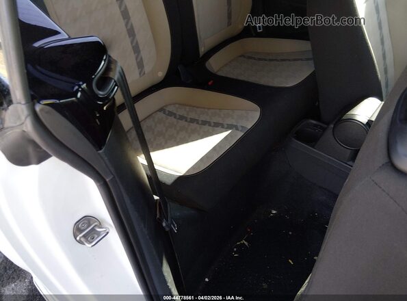 3VW5DAAT4JM503924 2018 VOLKSWAGEN BEETLE White 