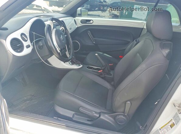 3VW5DAAT5JM507156 2018 VOLKSWAGEN BEETLE White Вид салону спереду