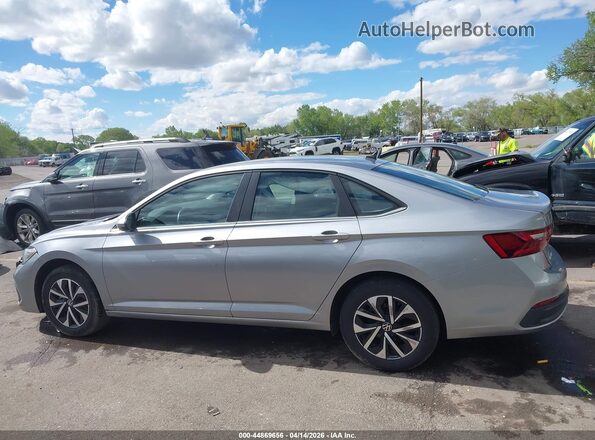 3VW5M7BU6RM080558 2024 VOLKSWAGEN JETTA Silver Widok wnętrza 360 stopni