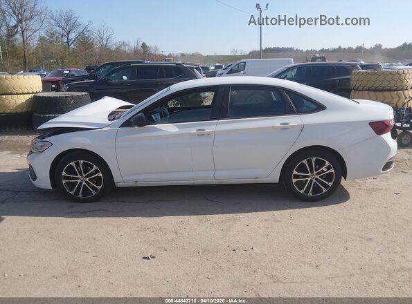 3VWAM7BU0RM093899 2024 VOLKSWAGEN JETTA White Vista interior trasera