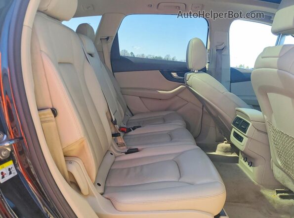 WA1AAAF71KD002373 2019 AUDI Q7 Black Vista del compartimento del motor