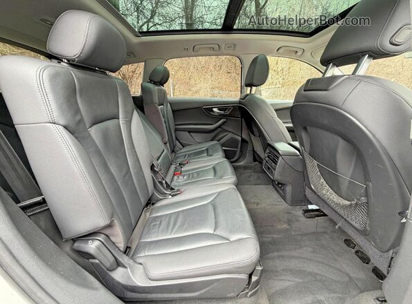 WA1LXAF71MD017482 2021 AUDI Q7 White წინა სალონის ხედი