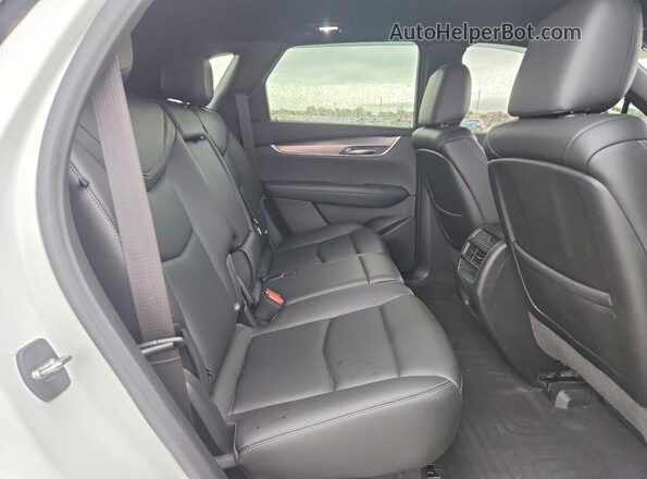 1GYKNAR49NZ164642 2022 CADILLAC XT5 White Rear interior view