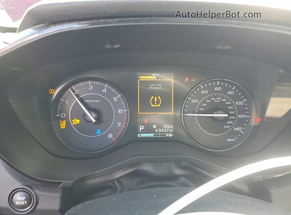 4S3GTAB63N3708665 2022 SUBARU IMPREZA Red Vista de los asientos traseros