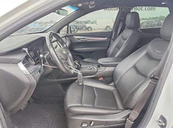 1GYKNAR49NZ164642 2022 CADILLAC XT5 White Dashboard view