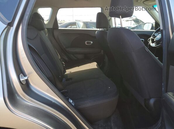 KNDJN2A26J7562818 2018 KIA SOUL Gray 