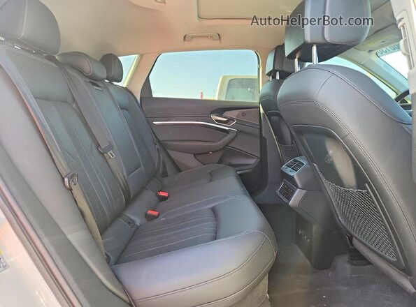 WA1LAAGE7MB038010 2021 AUDI E-TRON White Вид задньої частини салону