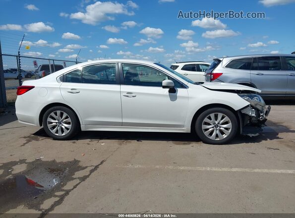 4S3BNAC64H3067095 2017 SUBARU LEGACY White Widok wnętrza z tyłu