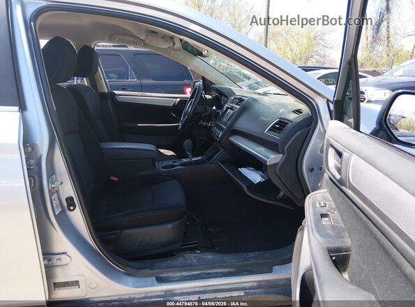 4S4BSAAC1H3235496 2017 SUBARU OUTBACK Серебряный Вид салона спереди