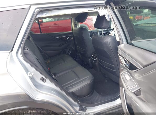 4S4BTGPD3P3156748 2023 SUBARU OUTBACK Silver VIN կոդի պիտակի տեսք