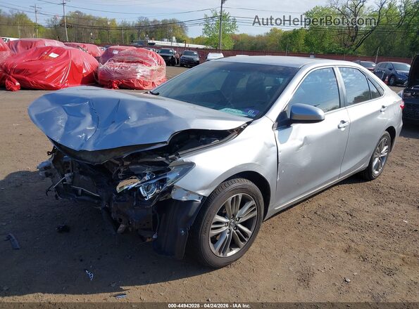 4T1BF1FK2GU527963 2016 TOYOTA CAMRY Silver Դիմացի տեսք