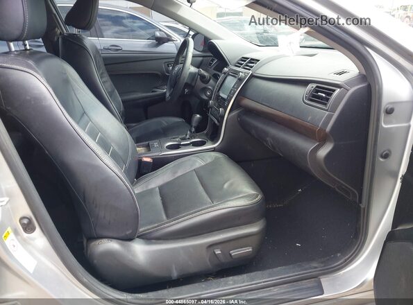 4T1BF1FK2HU447760 2017 TOYOTA LE Silver Вид салону спереду