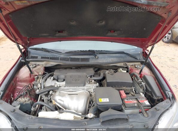4T1BF1FK2HU726299 2017 TOYOTA CAMRY Red Widok z tyłu