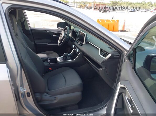 4T3RWRFV7SU167452 2025 TOYOTA LE Серебряный Вид салона спереди