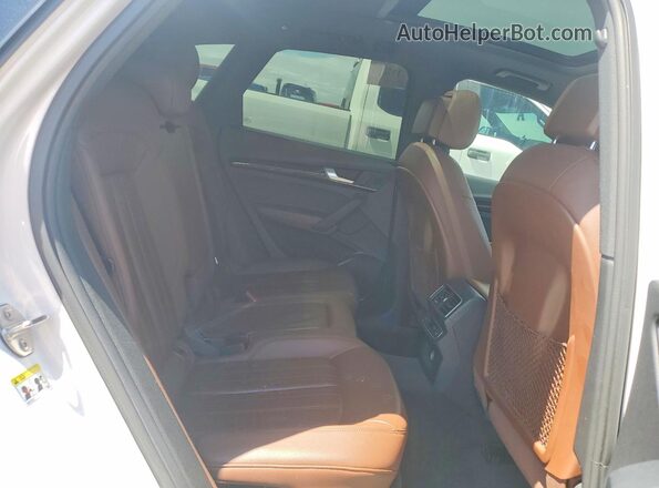 WA1BNAFY5J2229027 2018 AUDI Q5 White 