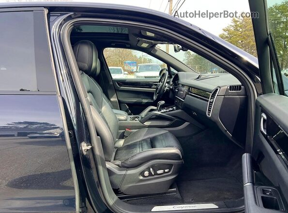 WP1AA2AY3KDA00814 2019 PORSCHE CAYENNE Blue Widok z tyłu