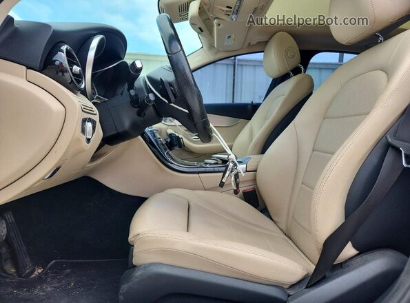 55SWF4JB1GU152184 2016 MERCEDES-BENZ C Белый Вид салона спереди