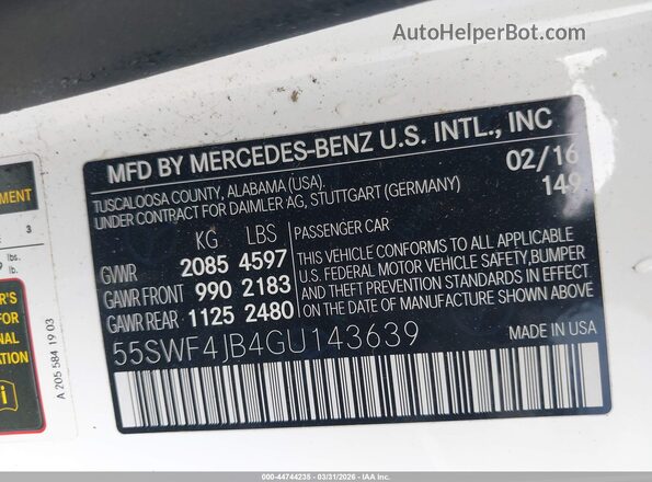 55SWF4JB4GU143639 2016 MERCEDES-BENZ C-CLASS White Widok komory silnika