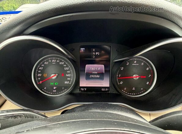 55SWF4JB4JU235776 2018 MERCEDES-BENZ C Black Vista del salpicadero