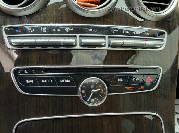 55SWF4JB4JU235776 2018 MERCEDES-BENZ C Black Vista del compartimento del motor