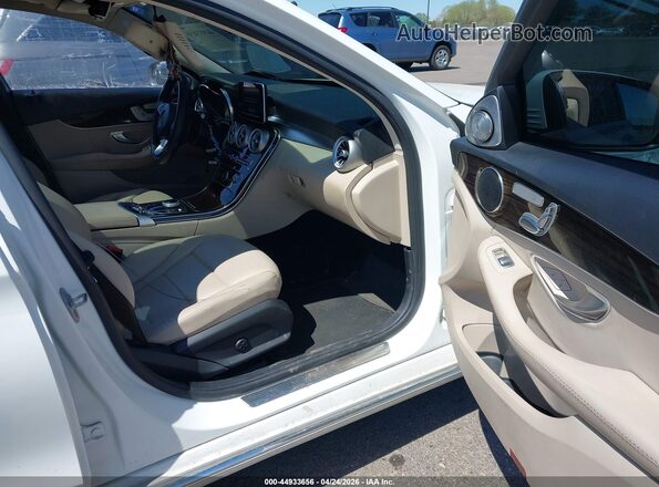 55SWF4KB3HU196980 2017 MERCEDES-BENZ C-CLASS Белый Вид салона спереди