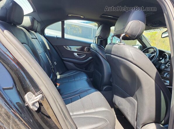 55SWF4KB4JU271269 2018 MERCEDES-BENZ C Black Widok tylnych siedzeń