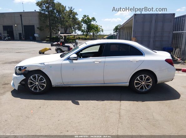 55SWF4KB7HU202957 2017 MERCEDES-BENZ C-CLASS White 360 interior view