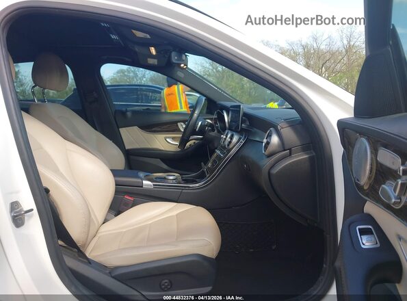 55SWF8DB9KU312470 2019 MERCEDES-BENZ C-CLASS White Vista interior delantera