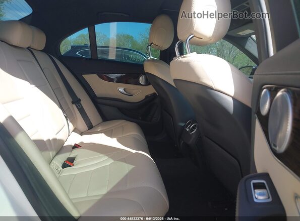 55SWF8DB9KU312470 2019 MERCEDES-BENZ C-CLASS White Vista de la etiqueta del VIN