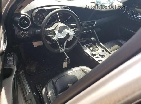ZARFAEDN8H7528565 2017 ALFA ROMEO GIULIA Серебряный Вид щитка приборов