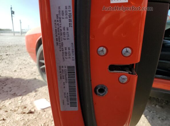 2C3CDZAG4JH287572 2018 DODGE CHALLENGER Orange Widok wnętrza 360 stopni