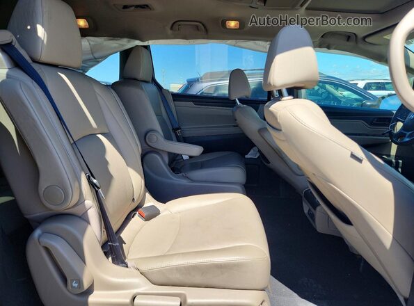 5FNRL6H78JB029431 2018 HONDA ODYSSEY White უკანა სალონის ხედი