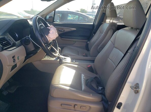 5FNYF6H59JB032159 2018 HONDA PILOT Белый Вид салона спереди