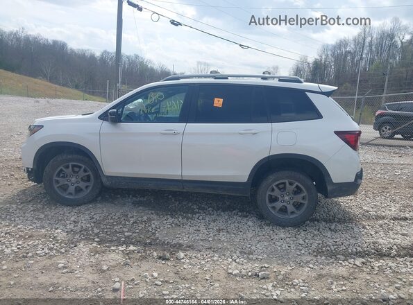 5FNYF8H64SB015002 2025 HONDA PASSPORT White Սալոնի 360 աստիճան տեսք
