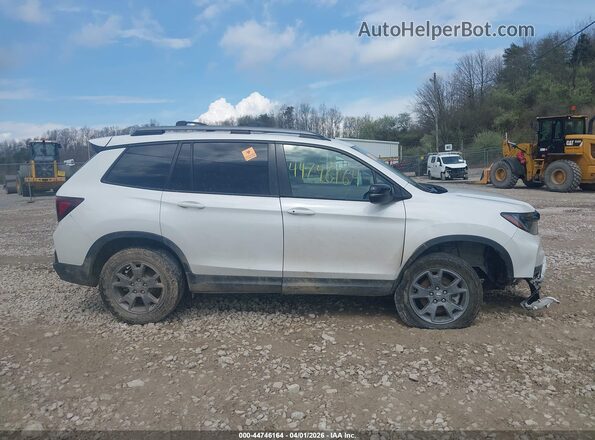 5FNYF8H64SB015002 2025 HONDA PASSPORT White Սալոնի հետևի տեսք