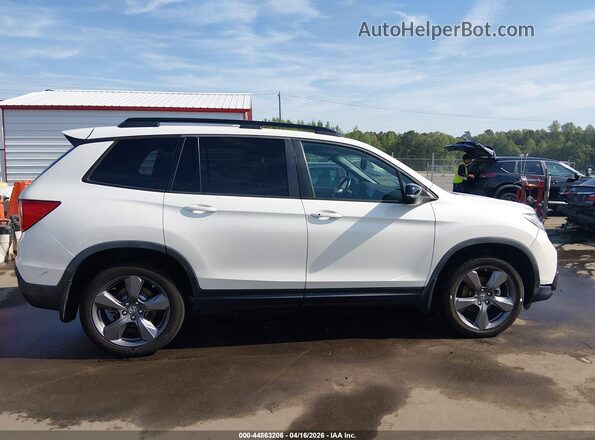 5FNYF8H92KB012853 2019 HONDA PASSPORT White უკანა სალონის ხედი