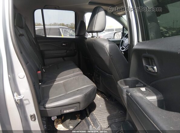 5FPYK3F76JB007709 2018 HONDA RIDGELINE Silver VIN կոդի պիտակի տեսք