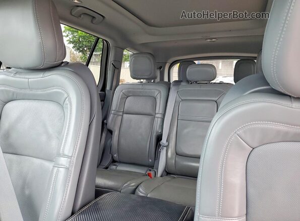 5LM5J7WC4LGL36395 2020 LINCOLN AVIATOR Silver უკანა სავარძლების ხედი