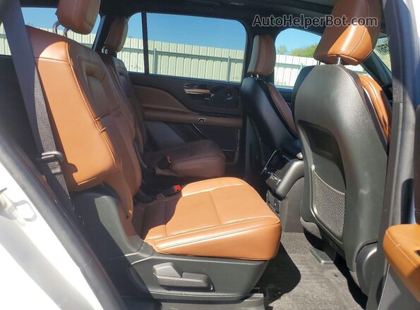 5LM5J7WC8RGL02663 2024 LINCOLN AVIATOR Белый Вид задней части салона