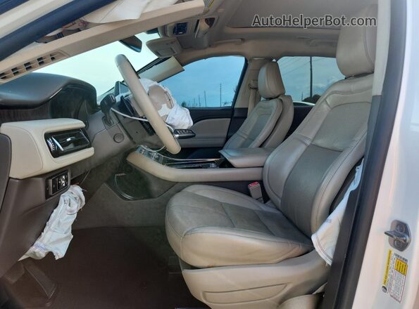 5LM5J7WCXMGL03399 2021 LINCOLN AVIATOR White Front interior view