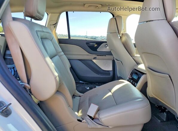 5LM5J7XC1MGL10269 2021 LINCOLN AVIATOR White Widok wnętrza z tyłu