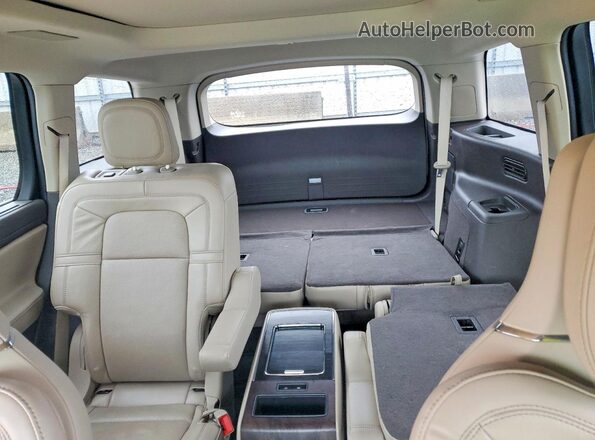 5LM5J7XC9LGL34348 2020 LINCOLN AVIATOR White უკანა სავარძლების ხედი