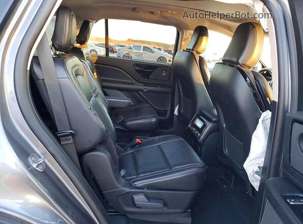 5LM5J7XCXMGL07063 2021 LINCOLN AVIATOR Silver Rear interior view