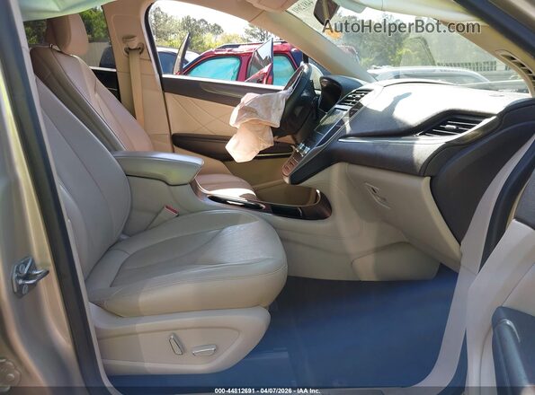 5LMCJ1C9XHUL49559 2017 LINCOLN MKC Beige Front interior view