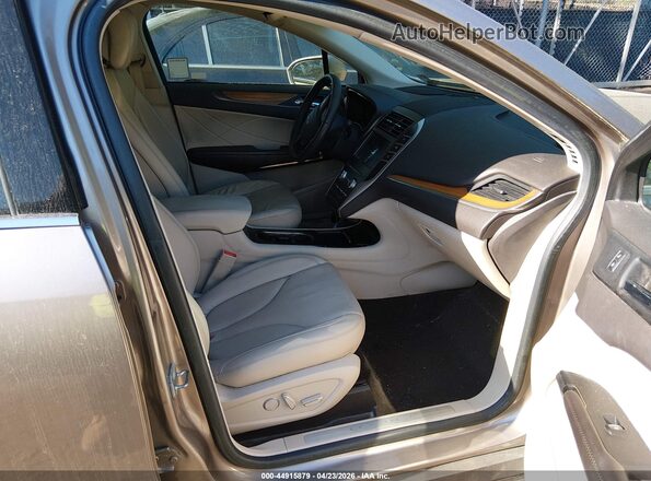 5LMCJ2C98KUL08490 2019 LINCOLN MKC Brown Вид салону спереду